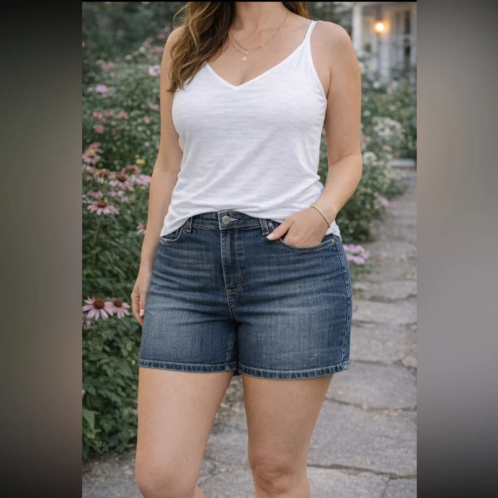 #212 Bandolino denim shorts